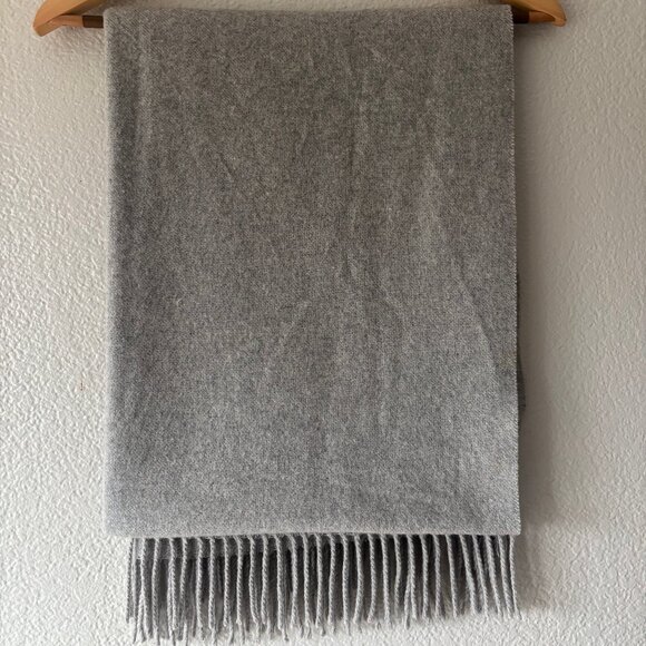 Cuyana Accessories - Cuyana 100% Cashmere Scarf - Light Gray